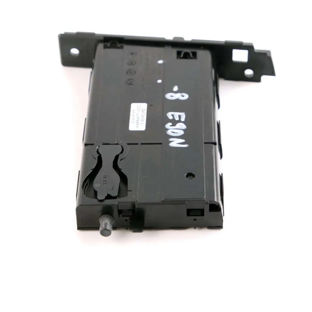 Passenger's Cup Drink Holder Left to BMW 3 Series 8 E90 E91 E92 E93 LCI with Part number 7127463 BMW 3 Series 8 E90 E91 E92 E93 LCI Passenger's Cup Drink Holder Left - SKU rhd-7127463-8 - Part number 7127463