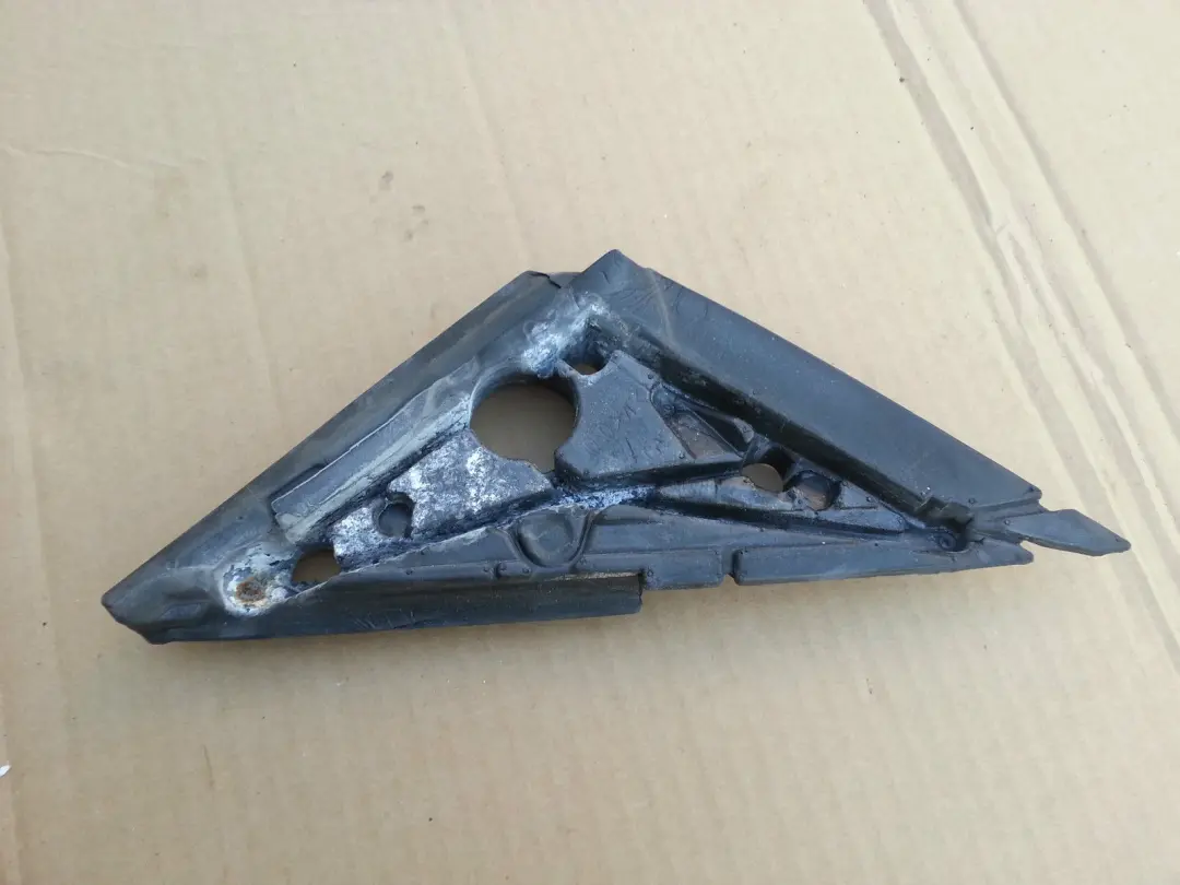 Wing Mirror Right Driver Side O/S Seal Triangle to BMW 1 SERIES E87 with Part number 51337129648 BMW 1 SERIES E87 Wing Mirror Right Driver Side O/S Seal Triangle - SKU rhd-7129648 - Part number 51337129648