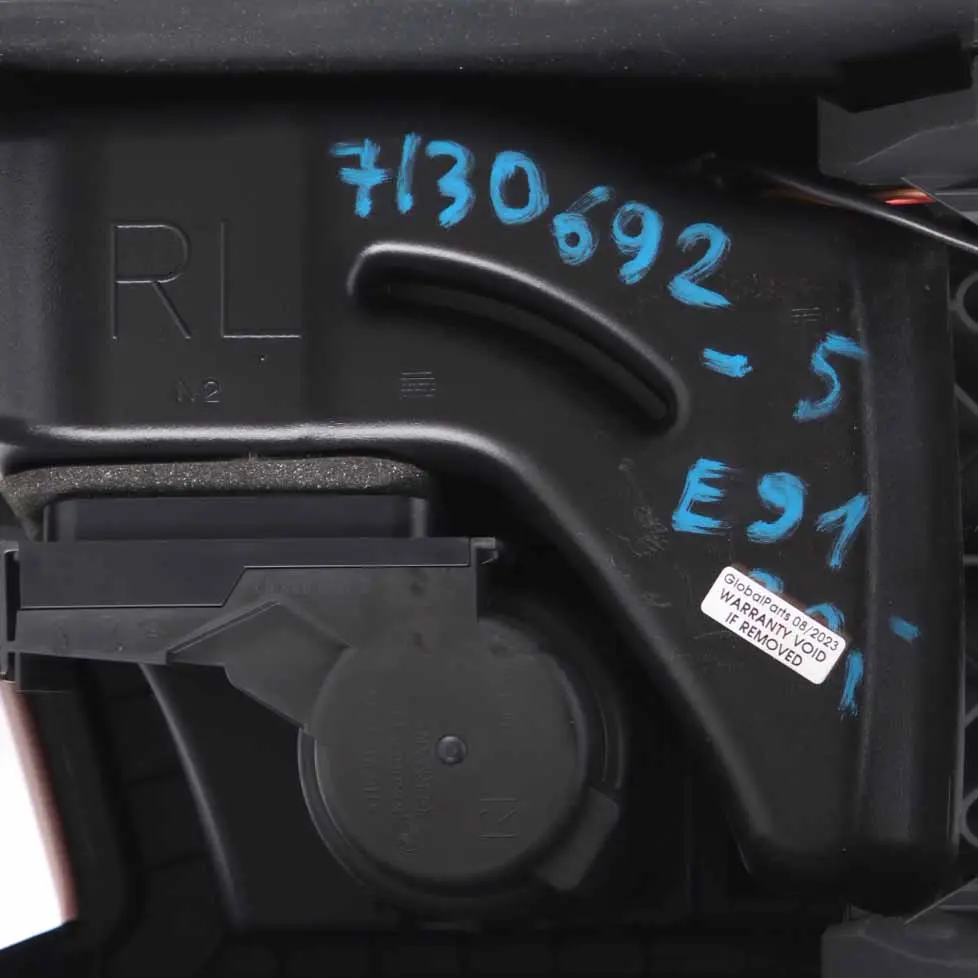 Centre Console Leather Armrest Dakota Black Terra to BMW E90 E91 with Part number 7130692 BMW E90 E91 Centre Console Leather Armrest Dakota Black Terra - SKU rhd-7130692-5 - Part number 7130692