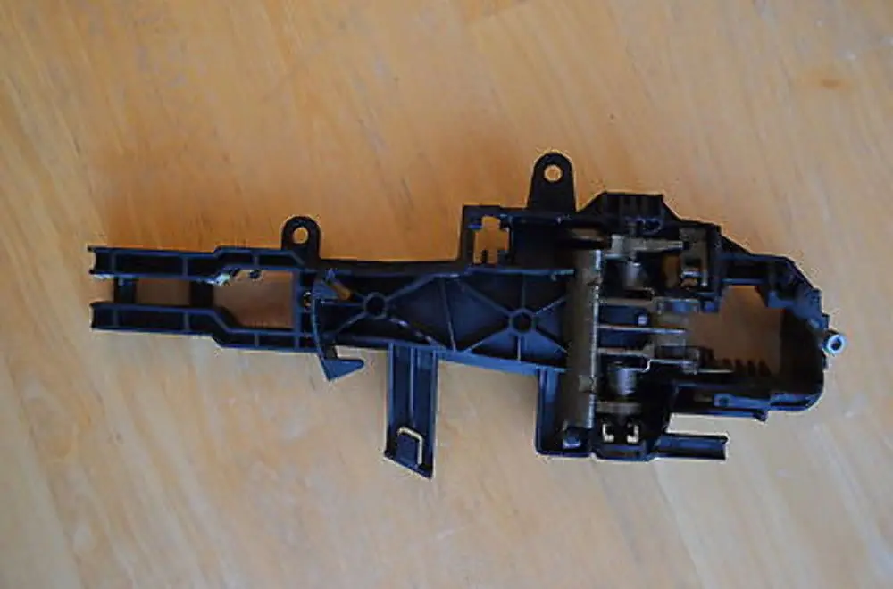 Carrier Outside Door Handle Left Part 7200935 to BMW 1 SERIES E81 E82 E87 E88 with Part number 51217200935 BMW 1 SERIES E81 E82 E87 E88 Carrier Outside Door Handle Left Part 7200935 - SKU rhd-7200935 - Part number 51217200935