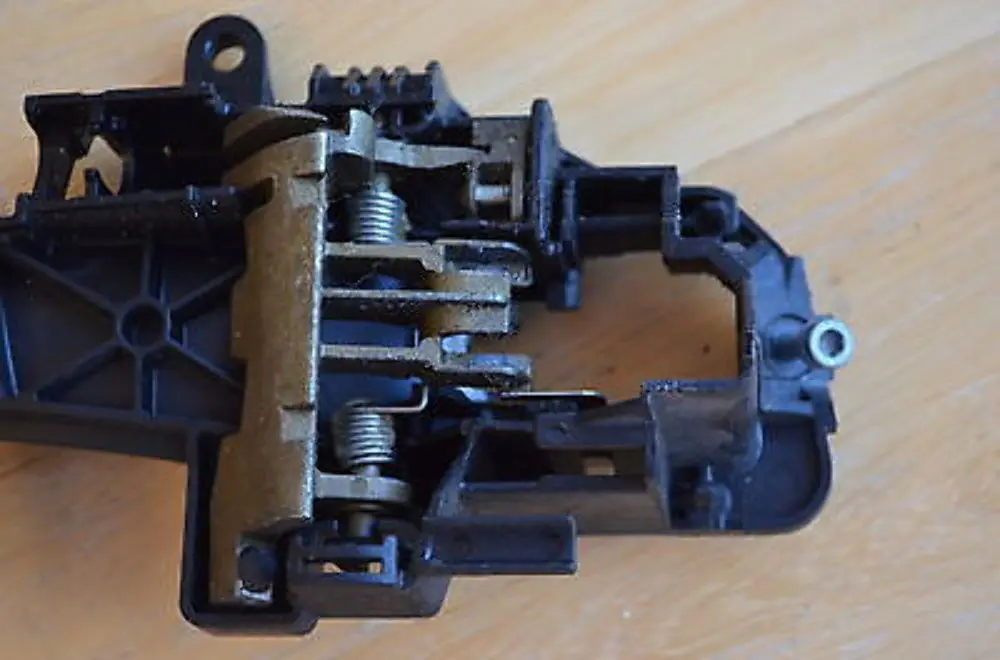 Carrier Outside Door Handle Left Part 7200935 to BMW 1 SERIES E81 E82 E87 E88 with Part number 51217200935 BMW 1 SERIES E81 E82 E87 E88 Carrier Outside Door Handle Left Part 7200935 - SKU rhd-7200935 - Part number 51217200935