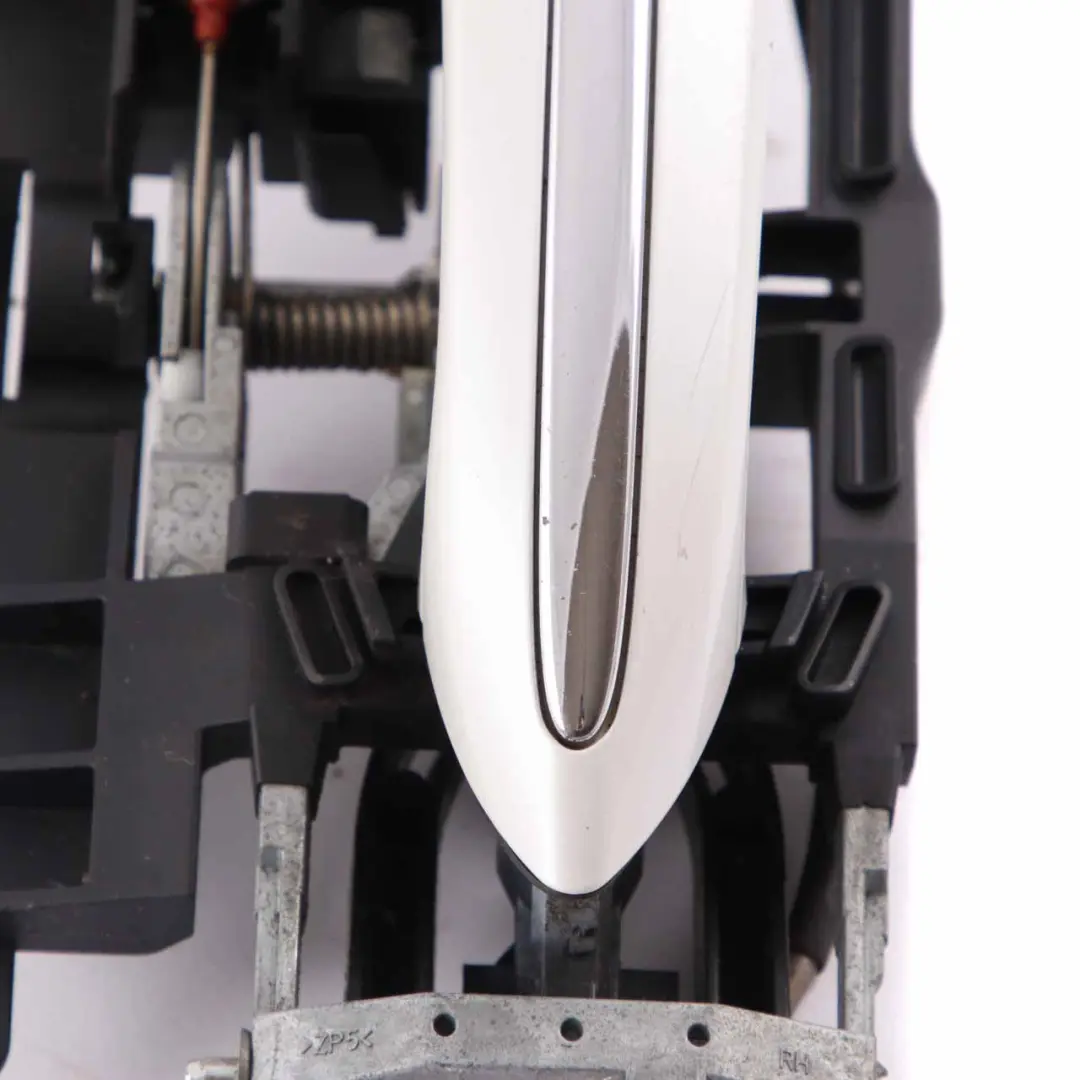 Door Handle Outside Front Right O/S Mineralweiss Mineral White A96 to BMW F10 F01 with Part number 7231930 BMW F10 F01 Door Handle Outside Front Right O/S Mineralweiss Mineral White A96 - SKU rhd-7231930-MW - Part number 7231930