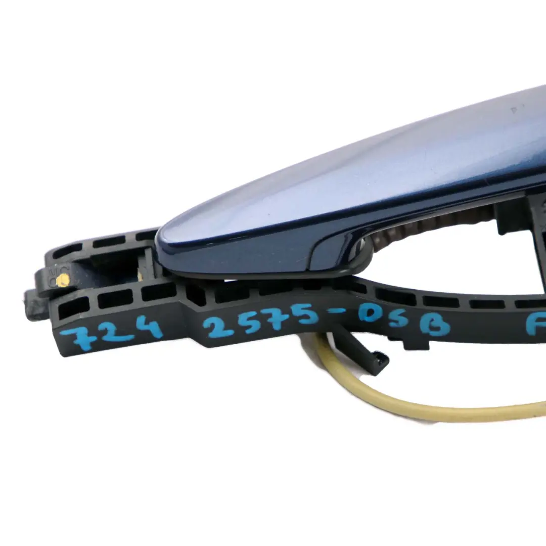 Front Right Grab Handle O/S Tiefseeblau Metallic Deep Sea Blue A76 to BMW 1 F20 with Part number 7242575 BMW 1 F20 Front Right Grab Handle O/S Tiefseeblau Metallic Deep Sea Blue A76 - SKU rhd-7242575-DSB1 - Part number 7242575