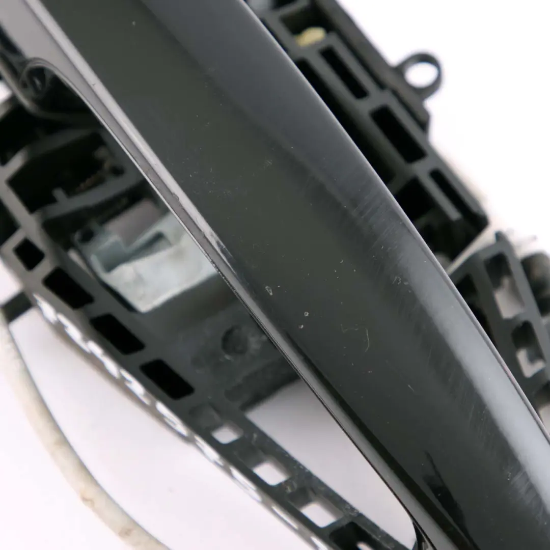 Complete Front Left Grab Handle N/S Schwarz 2 Black 668 to BMW 1 Series F20 LCI 3 with Part number 7242575 BMW 1 Series F20 LCI 3 Complete Front Left Grab Handle N/S Schwarz 2 Black 668 - SKU rhd-7242575-SCH3 - Part number 7242575