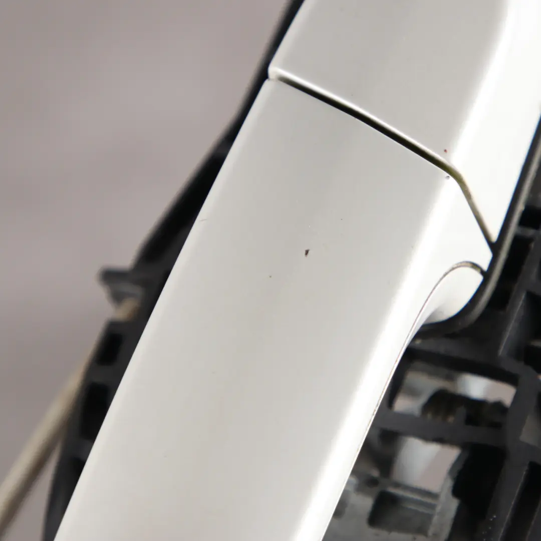 Grab Handle Door BMW F21 F22 2 Left N/S Mineralweiss Mineral White A96 to with Part number 7268446 Grab Handle Door BMW F21 F22 2 Left N/S Mineralweiss Mineral White A96 - SKU rhd-7268446-MW2 - Part number 7268446