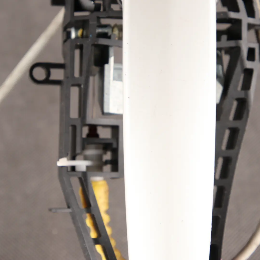 Grab Handle Door BMW F21 F22 Front Right O/S Mineralweiss Mineral White A96 to with Part number 7268446 Grab Handle Door BMW F21 F22 Front Right O/S Mineralweiss Mineral White A96 - SKU rhd-7268446-MW3 - Part number 7268446