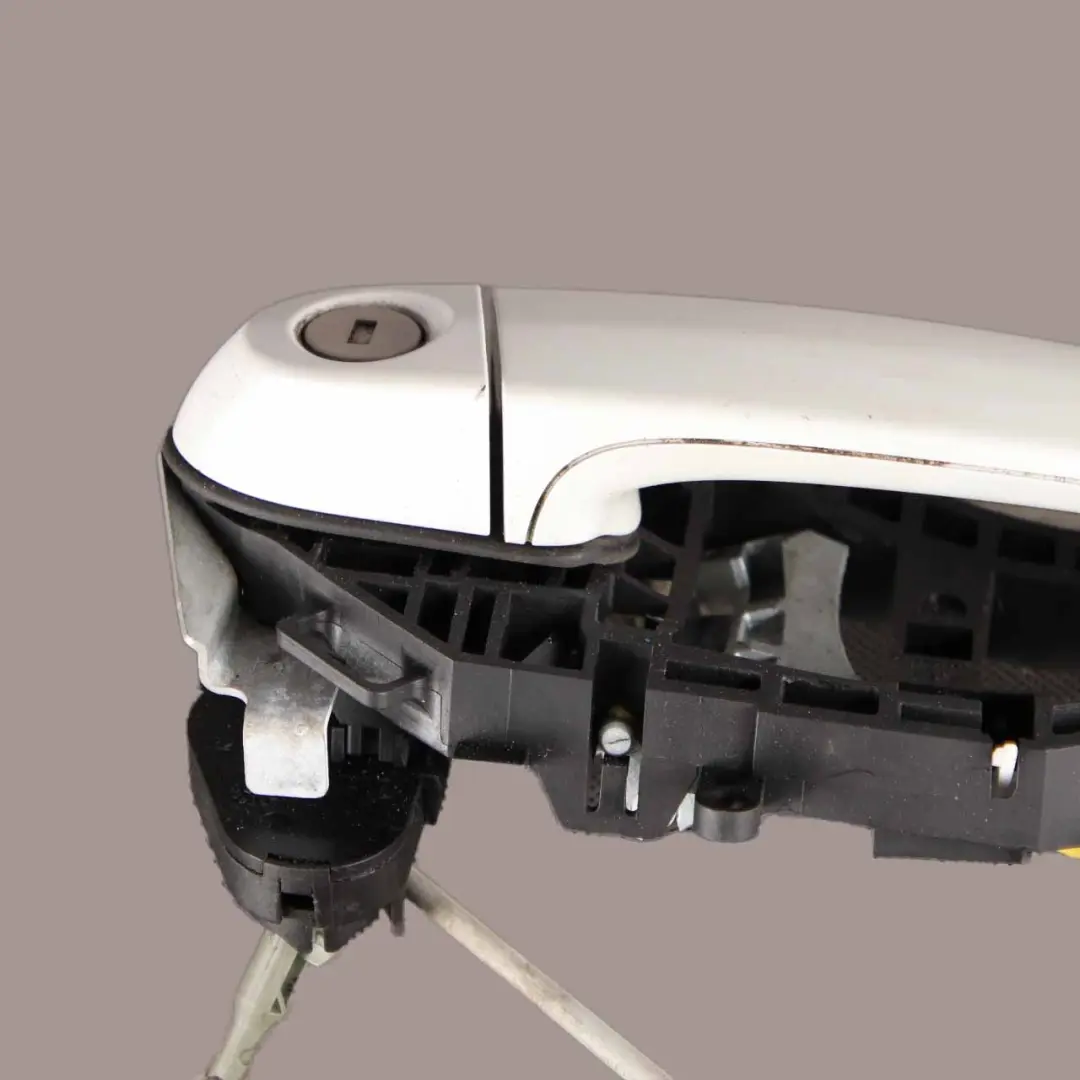 Grab Handle Door BMW F21 F22 Front Right O/S Mineralweiss Mineral White A96 to with Part number 7268446 Grab Handle Door BMW F21 F22 Front Right O/S Mineralweiss Mineral White A96 - SKU rhd-7268446-MW3 - Part number 7268446