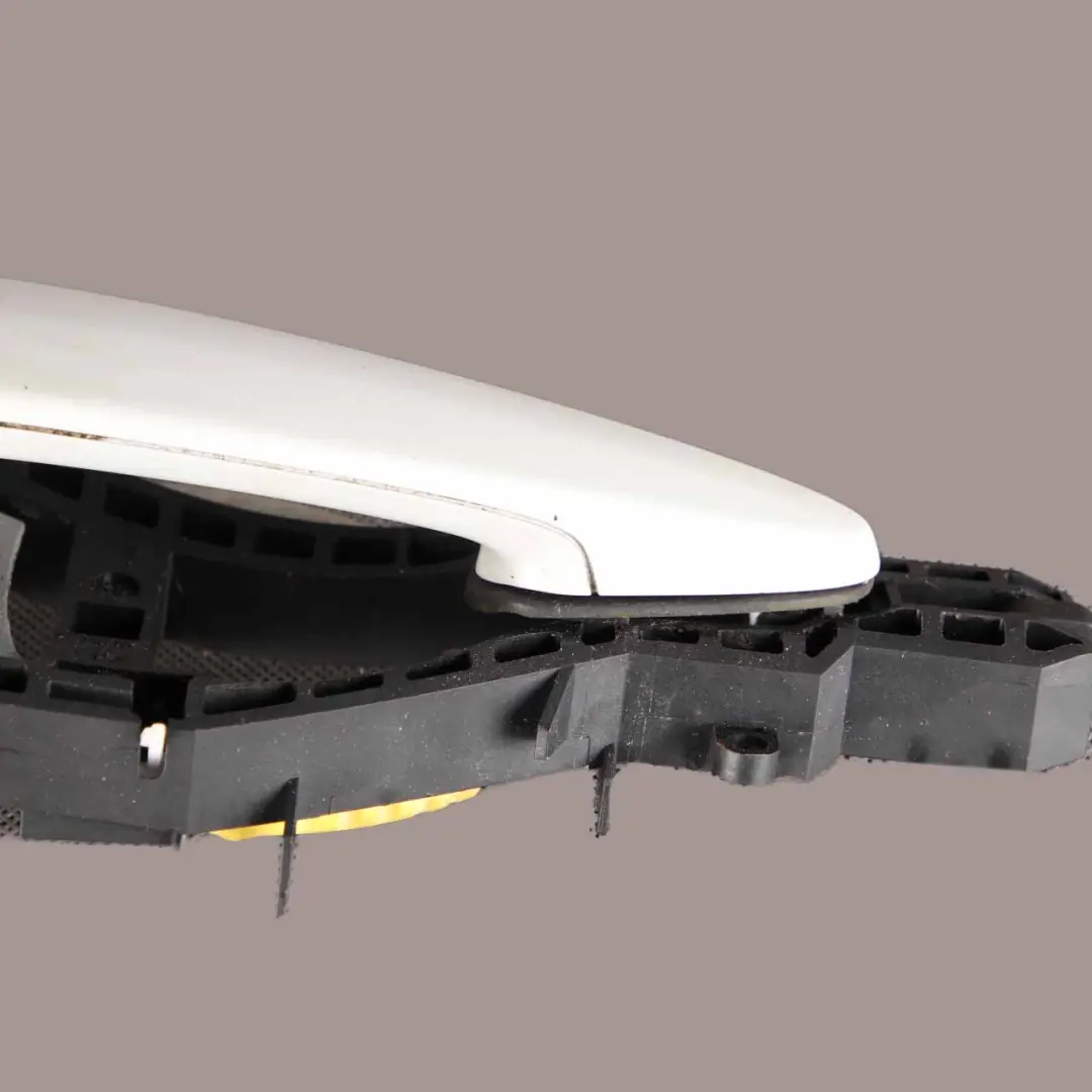 Grab Handle Door BMW F21 F22 Front Right O/S Mineralweiss Mineral White A96 to with Part number 7268446 Grab Handle Door BMW F21 F22 Front Right O/S Mineralweiss Mineral White A96 - SKU rhd-7268446-MW3 - Part number 7268446