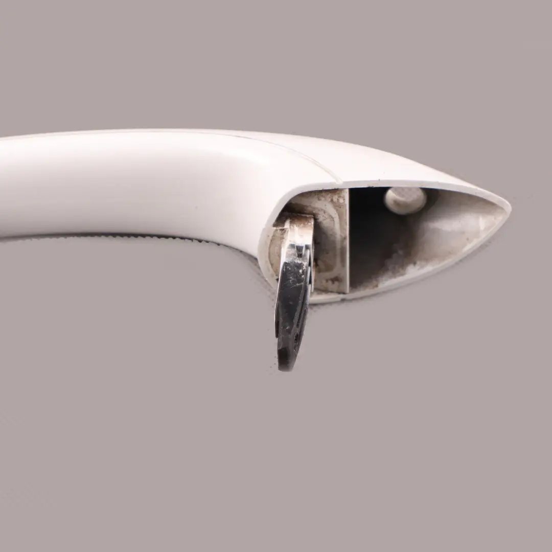 Front Right O/S Exterior Grab Handle Alpinweiss Alpine White 300 to BMW F10 F11 with Part number 7276244 BMW F10 F11 Front Right O/S Exterior Grab Handle Alpinweiss Alpine White 300 - SKU rhd-7276244-AW - Part number 7276244