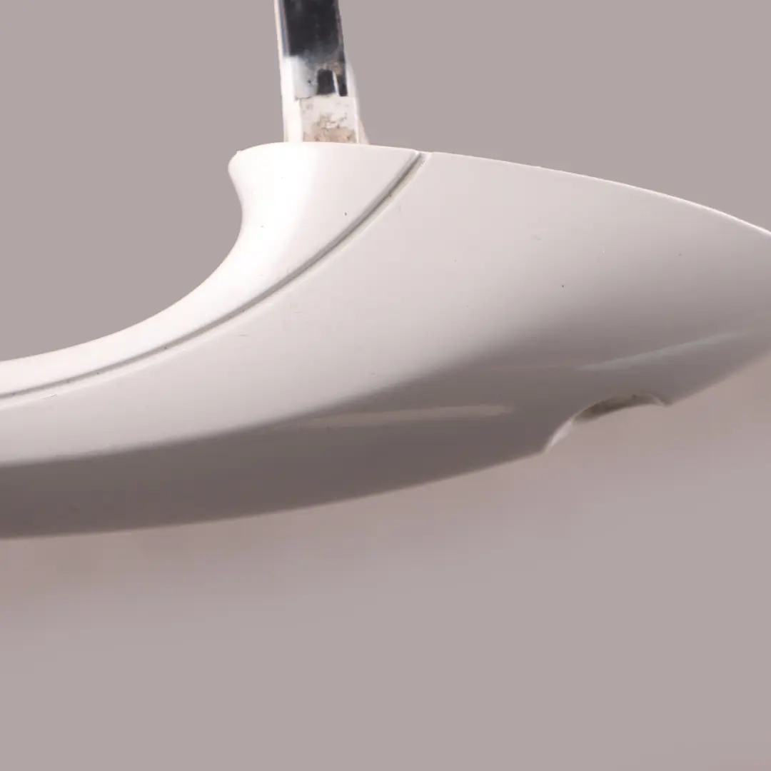 Front Right O/S Exterior Grab Handle Alpinweiss Alpine White 300 to BMW F10 F11 with Part number 7276244 BMW F10 F11 Front Right O/S Exterior Grab Handle Alpinweiss Alpine White 300 - SKU rhd-7276244-AW - Part number 7276244