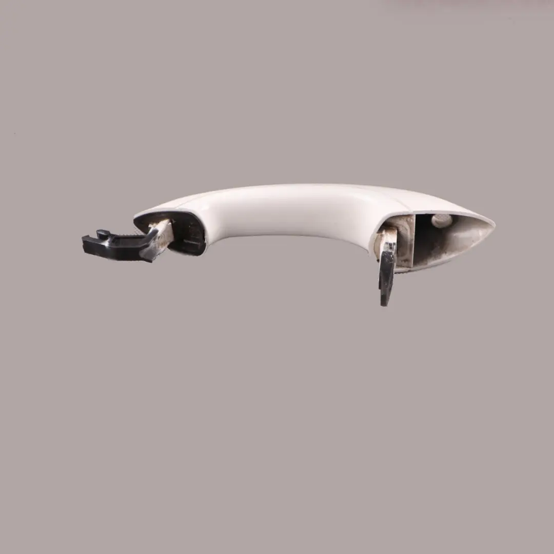 Front Right O/S Exterior Grab Handle Alpinweiss Alpine White 300 to BMW F10 F11 with Part number 7276244 BMW F10 F11 Front Right O/S Exterior Grab Handle Alpinweiss Alpine White 300 - SKU rhd-7276244-AW - Part number 7276244