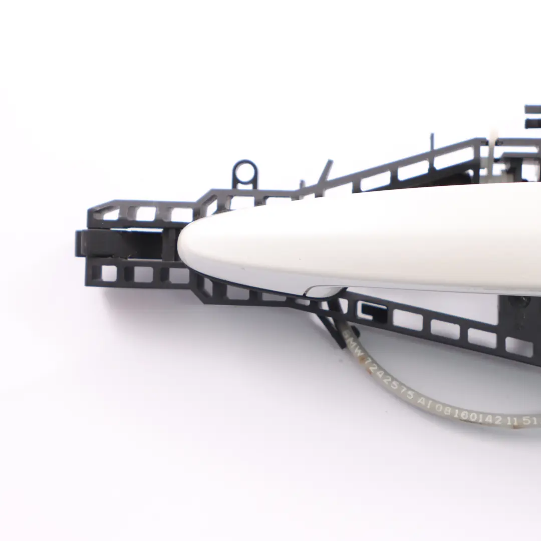 Door Handle BMW F32 F33 F82 M4 Grab Front Right O/S Outside Mineral White - A96 to with Part number 7290116 Door Handle BMW F32 F33 F82 M4 Grab Front Right O/S Outside Mineral White - A96 - SKU rhd-7290116-MW - Part number 7290116