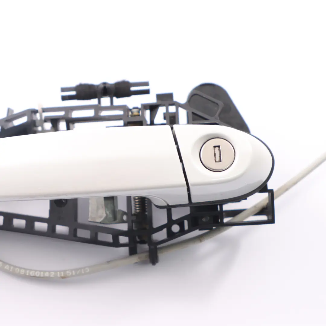 Door Handle BMW F32 F33 F82 M4 Grab Front Right O/S Outside Mineral White - A96 to with Part number 7290116 Door Handle BMW F32 F33 F82 M4 Grab Front Right O/S Outside Mineral White - A96 - SKU rhd-7290116-MW - Part number 7290116