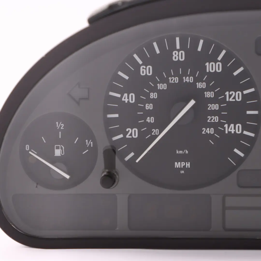 Instrument Cluster Speedo Clocks Meter Automatic to BMW E39 Petrol with Part number 8381196 BMW E39 Petrol Instrument Cluster Speedo Clocks Meter Automatic - SKU rhd-8381196 - Part number 8381196