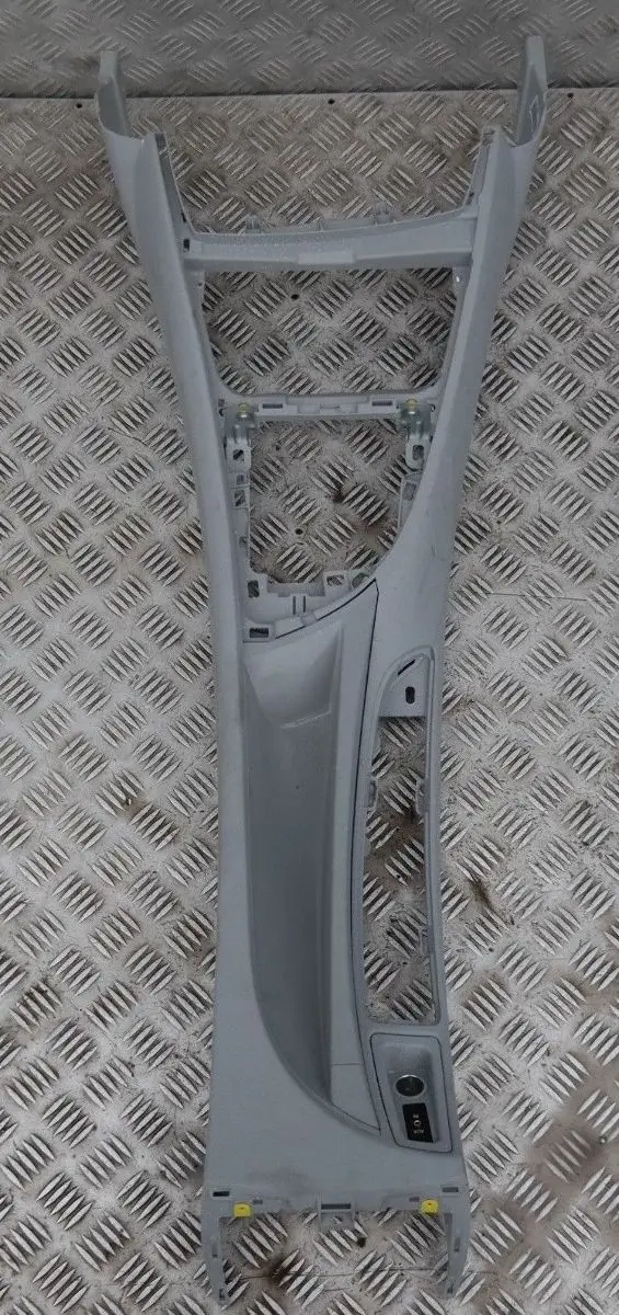 Centre Console Tray Alaskagrau Grau Grey to BMW 1 Series E81 E82 E87 LCI E88 with Part number 9110514 BMW 1 Series E81 E82 E87 LCI E88 Centre Console Tray Alaskagrau Grau Grey - SKU rhd-9110514 - Part number 9110514