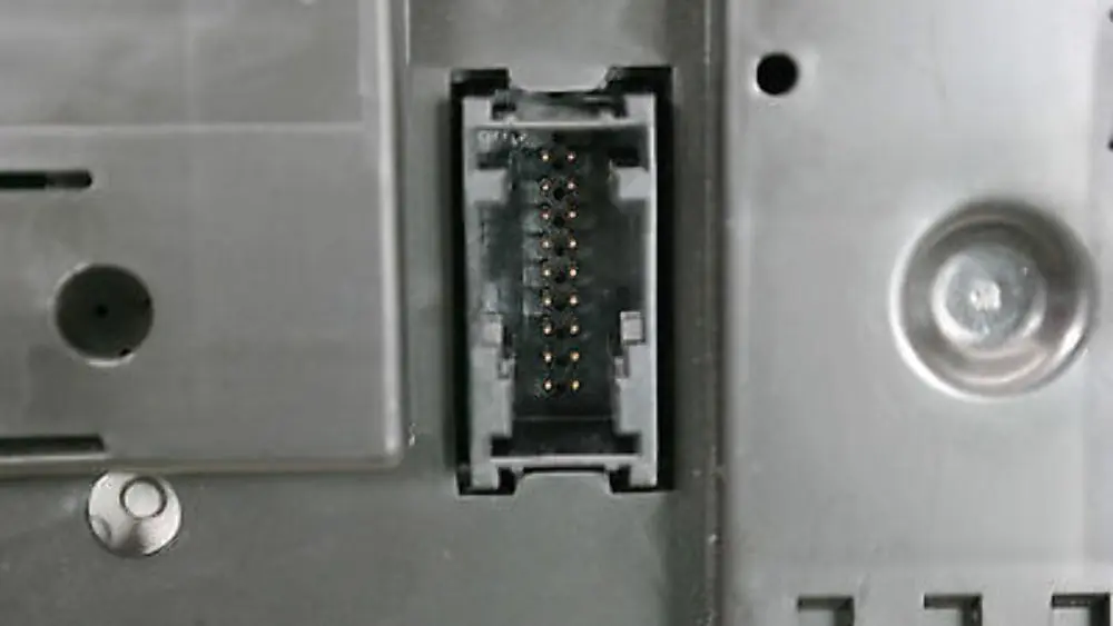 Instrument cluster Speedo clocks manual to BMW 1 Series E81 E87 E87N Diesel with Part number 9122592 BMW 1 Series E81 E87 E87N Diesel Instrument cluster Speedo clocks manual - SKU rhd-9122592 - Part number 9122592