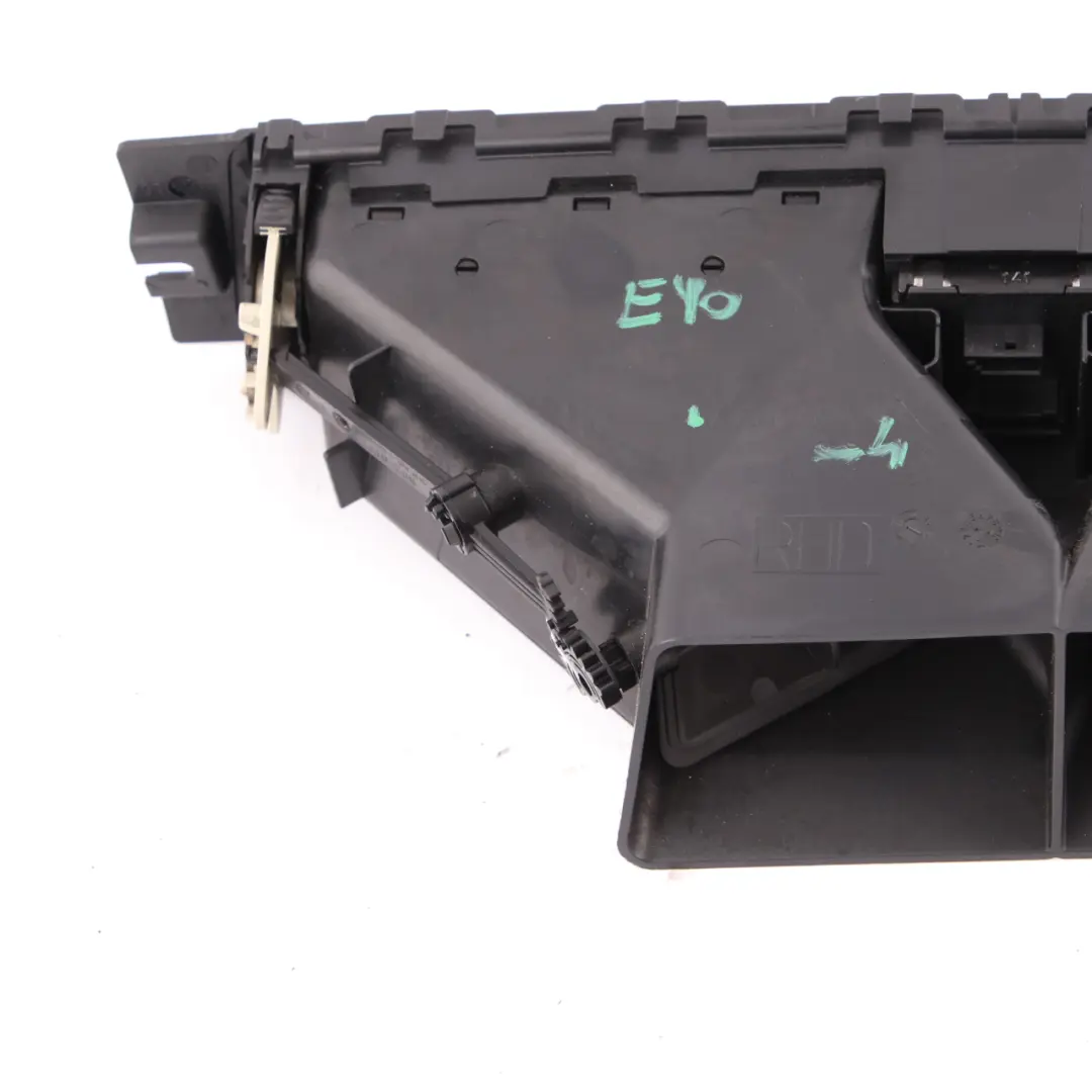 Grille BMW E90 E91 E92 E93 Fresh Center Dash Vent Part to Air with Part number 9130464 Air Grille BMW E90 E91 E92 E93 Fresh Center Dash Vent Part - SKU rhd-9130464-4 - Part number 9130464