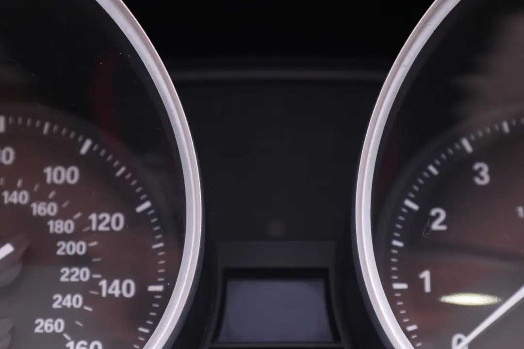 Speedometer Speedo Clocks Instrument Cluster Automatic to BMW Z4 E89 Petrol with Part number 9210496 BMW Z4 E89 Petrol Speedometer Speedo Clocks Instrument Cluster Automatic - SKU RHD-9210496 - Part number 9210496