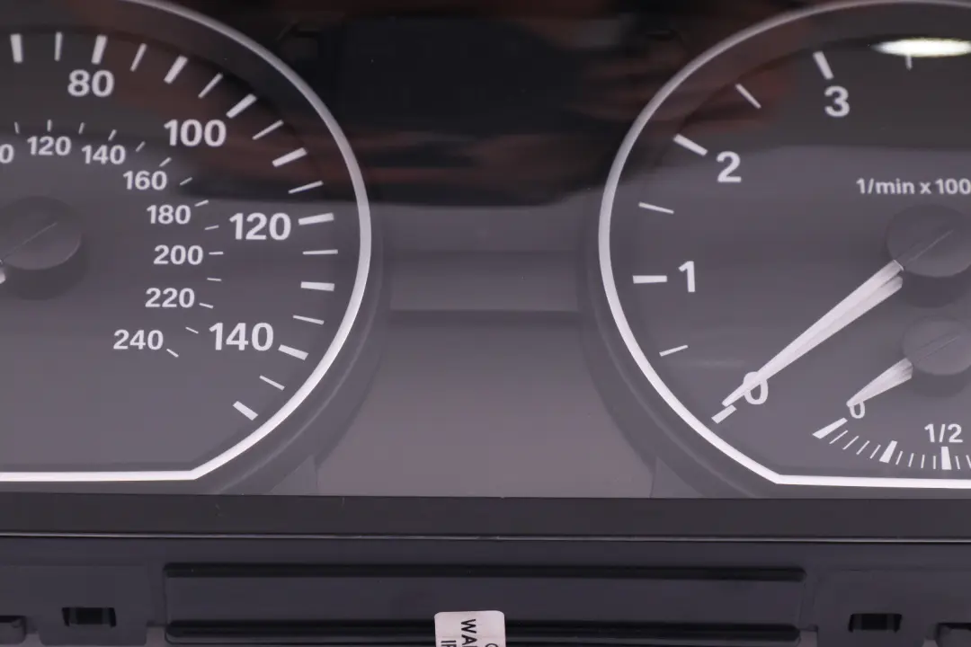 Instrument Cluster Speedo Clocks Petrol 9220942 to BMW 1 Series E81 E87 LCI with Part number 6947136 BMW 1 Series E81 E87 LCI Instrument Cluster Speedo Clocks Petrol 9220942 - SKU rhd-9220942 - Part number 6947136