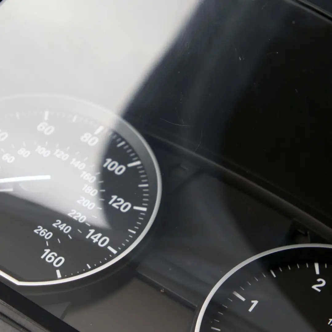 Speedo Clocks Instruments Unit Combination Manual to BMW E81 E87 LCI with Part number 9220952 BMW E81 E87 LCI Speedo Clocks Instruments Unit Combination Manual - SKU rhd-9220952 - Part number 9220952