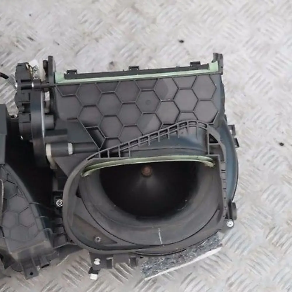 Complete Air Con Heater Matrix Housing Diesel to BMW 1 2 3 4 Series F20 F22 F30 F32 with Part number 9238643 BMW 1 2 3 4 Series F20 F22 F30 F32 Complete Air Con Heater Matrix Housing Diesel - SKU rhd-9238643 - Part number 9238643