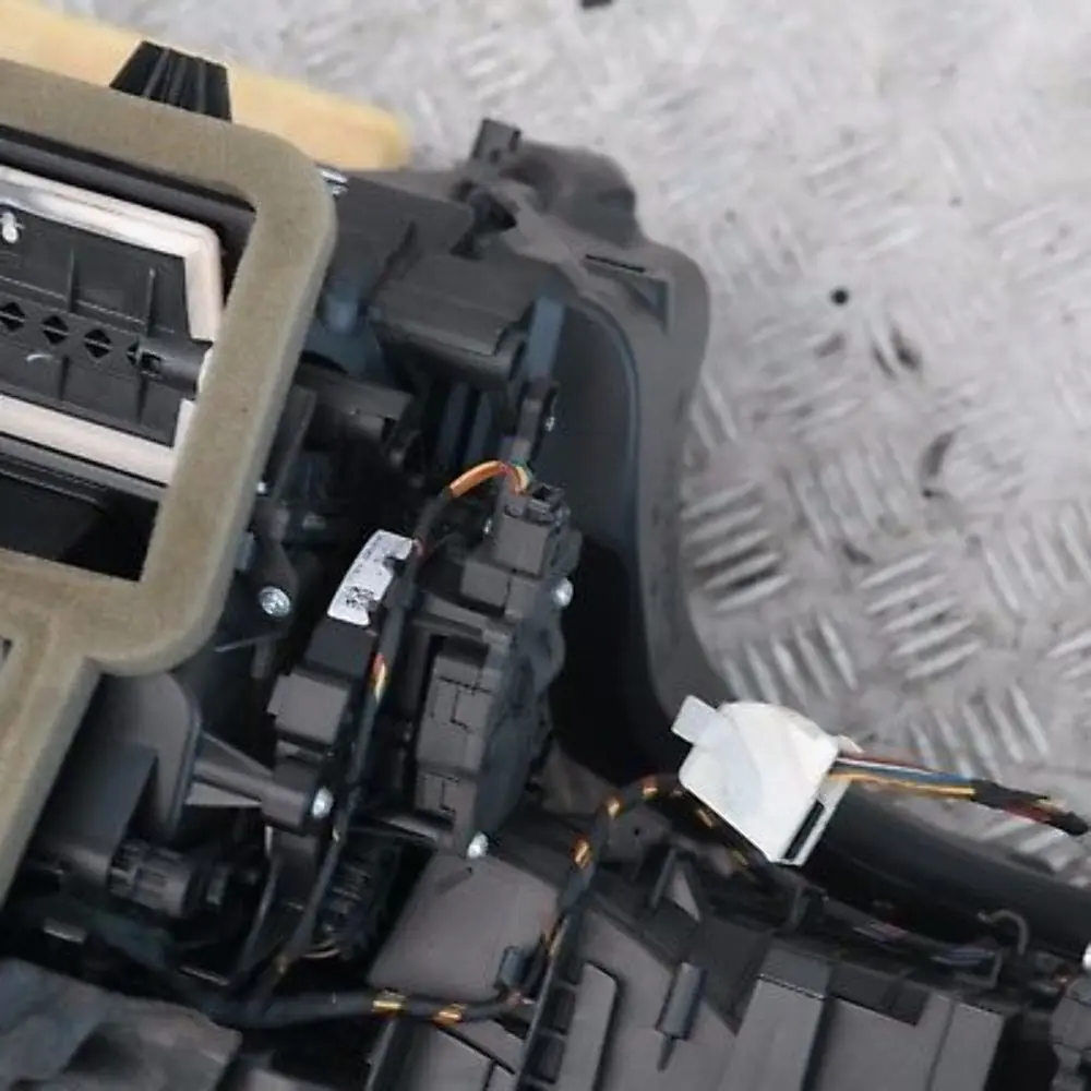 Complete Air Con Heater Matrix Housing Diesel to BMW 1 2 3 4 Series F20 F22 F30 F32 with Part number 9238643 BMW 1 2 3 4 Series F20 F22 F30 F32 Complete Air Con Heater Matrix Housing Diesel - SKU rhd-9238643 - Part number 9238643