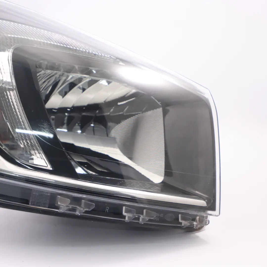 Headlight Headlamp Front Right O/S Lamp Light to Vauxhall Vivaro B with Part number 93867950 Vauxhall Vivaro B Headlight Headlamp Front Right O/S Lamp Light - SKU rhd-93867950 - Part number 93867950