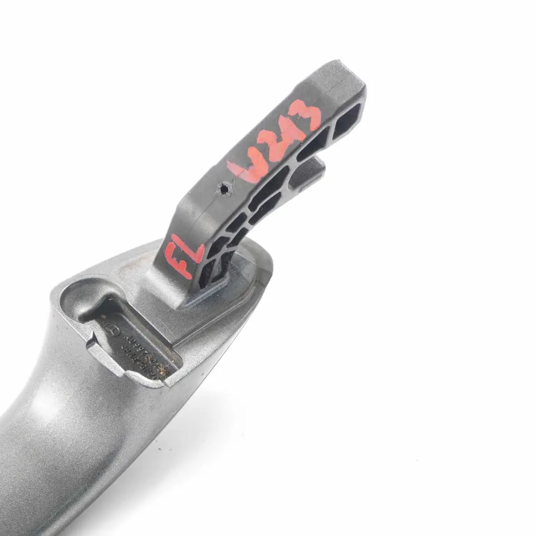 Klamka Drzwi Przód Tył Lewa Szara do Mercedes W205 o numerze A0997601559 Mercedes W205 Klamka Drzwi Przód Tył Lewa Szara - SKU A0997601559-SEL - Numer Części A0997601559