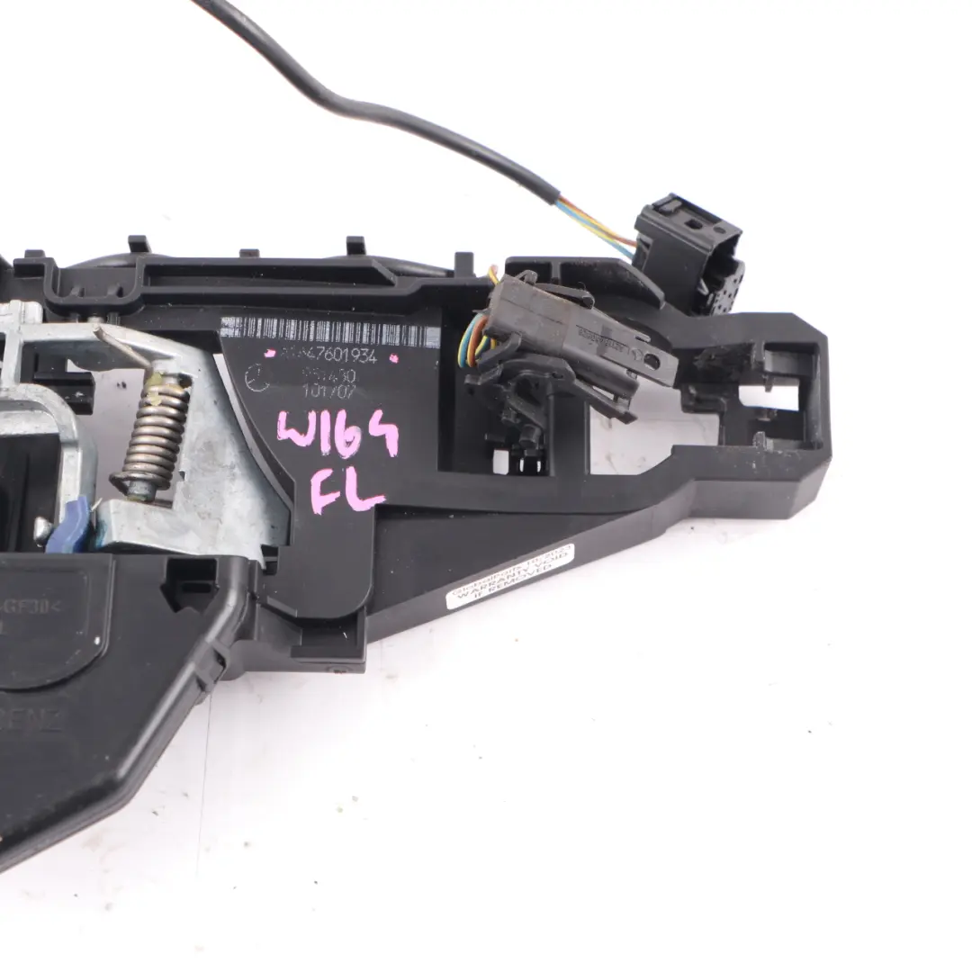 Door Handle Base Front Left N/S Grab Bracket A1647601934 to Mercedes ML W164 with Part number A1647201335 Mercedes ML W164 Door Handle Base Front Left N/S Grab Bracket A1647601934 - SKU rhd-A1647201335-1 - Part number A1647201335