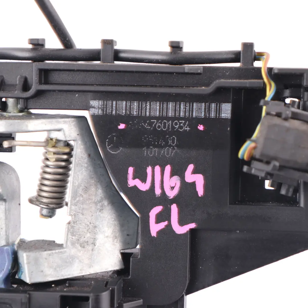 Door Handle Base Front Left N/S Grab Bracket A1647601934 to Mercedes ML W164 with Part number A1647201335 Mercedes ML W164 Door Handle Base Front Left N/S Grab Bracket A1647601934 - SKU rhd-A1647201335-1 - Part number A1647201335