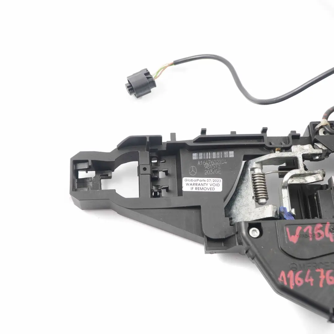Mercedes-Benz M-Class ML W164 Front Right O/S Door Handle Carrier Base to with Part number A1647601834 Mercedes-Benz M-Class ML W164 Front Right O/S Door Handle Carrier Base - SKU rhd-A1647601834 - Part number A1647601834