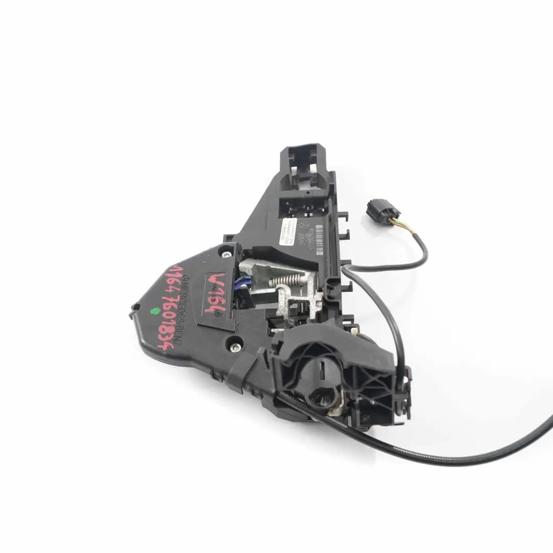 Mercedes-Benz M-Class ML W164 Front Right O/S Door Handle Carrier Base to with Part number A1647601834 Mercedes-Benz M-Class ML W164 Front Right O/S Door Handle Carrier Base - SKU rhd-A1647601834 - Part number A1647601834