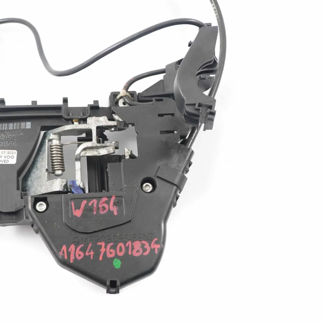 Mercedes-Benz M-Class ML W164 Front Right O/S Door Handle Carrier Base to with Part number A1647601834 Mercedes-Benz M-Class ML W164 Front Right O/S Door Handle Carrier Base - SKU rhd-A1647601834 - Part number A1647601834