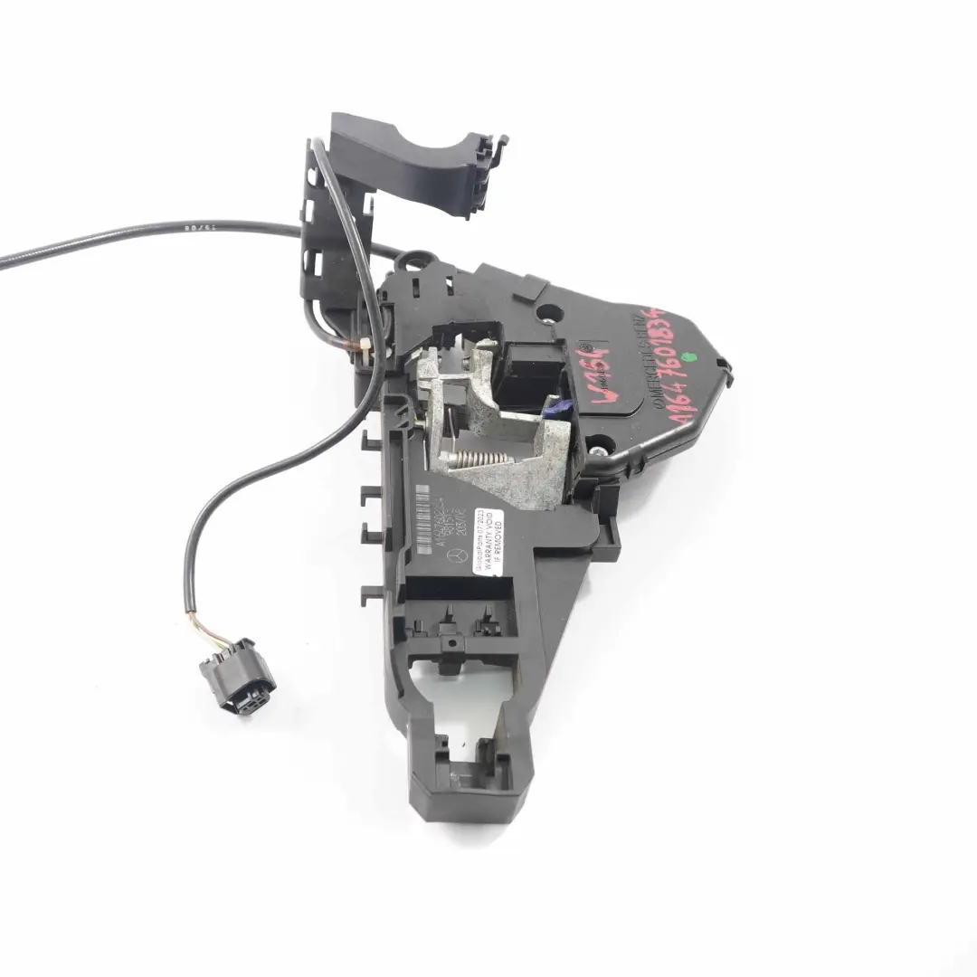 Mercedes-Benz M-Class ML W164 Front Right O/S Door Handle Carrier Base to with Part number A1647601834 Mercedes-Benz M-Class ML W164 Front Right O/S Door Handle Carrier Base - SKU rhd-A1647601834 - Part number A1647601834