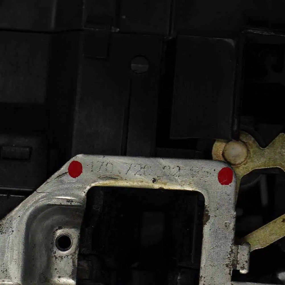 Door Lock Latch Mechanism Actuator Right O/S A1707200435 to Mercedes R170 with Part number rhd-A1707200235 Mercedes R170 Door Lock Latch Mechanism Actuator Right O/S A1707200435 - SKU rhd-A1707200235 - Part number rhd-A1707200235