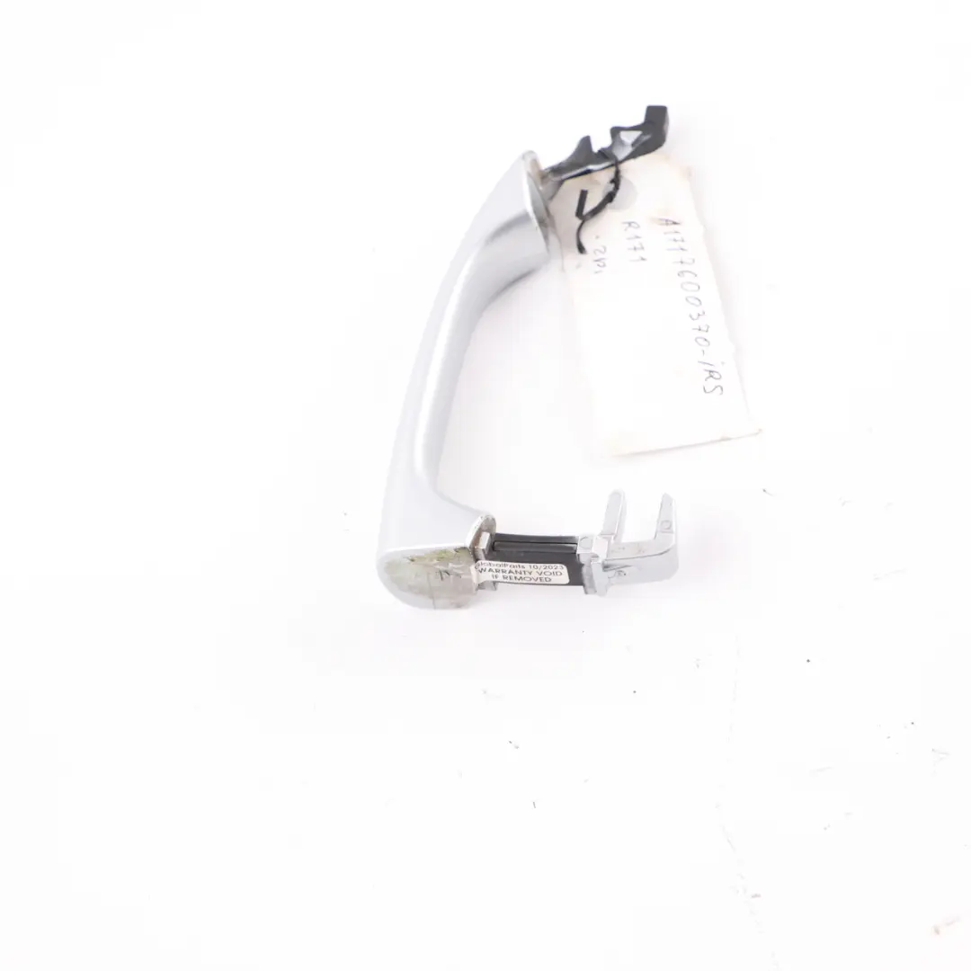 Haltegriff Tür vorne links Iridium Silber Metallic 775 für Mercedes SLK R171 mit Teilenummer A1717600370 Mercedes SLK R171 Haltegriff Tür vorne links Iridium Silber Metallic 775 - SKU A1717600370-IRS - Teilenummer A1717600370