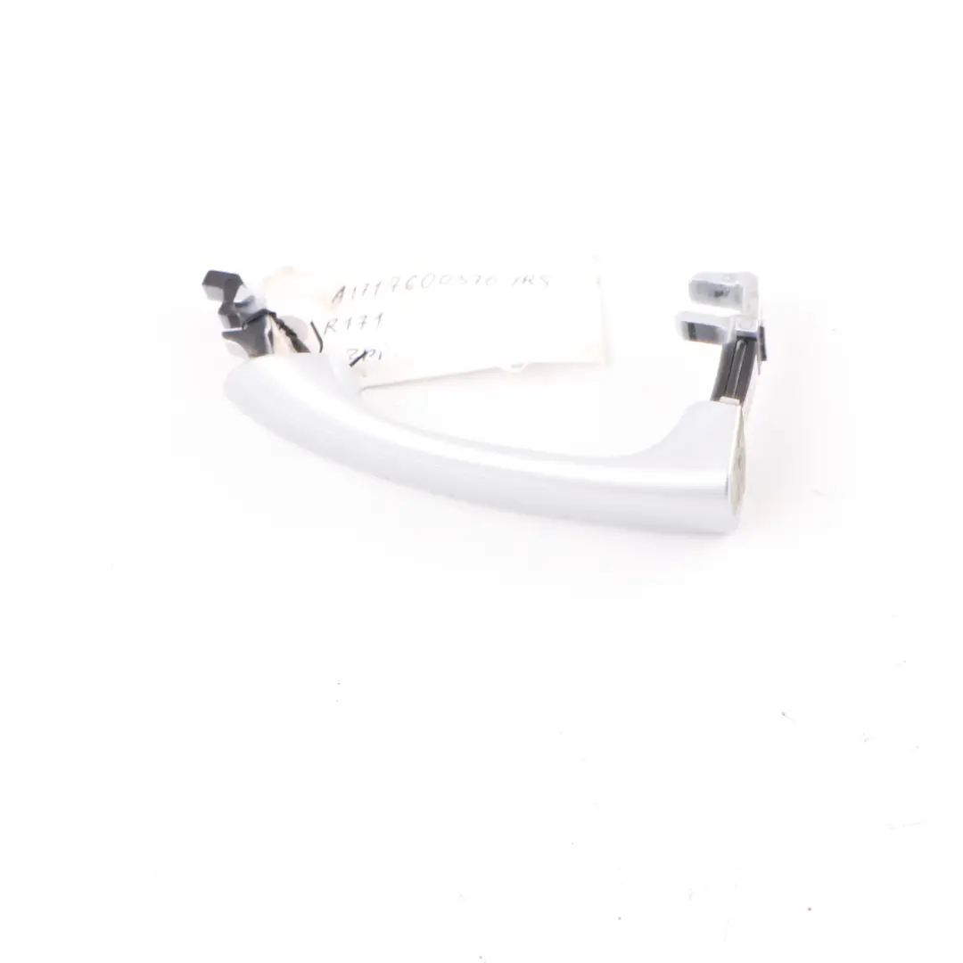Maniglia porta anteriore sinistra Iridium Silver Metallic 775 per Mercedes SLK R171 con numero di parte A1717600370 Mercedes SLK R171 Maniglia porta anteriore sinistra Iridium Silver Metallic 775 - SKU A1717600370-IRS - Numero di parte A1717600370