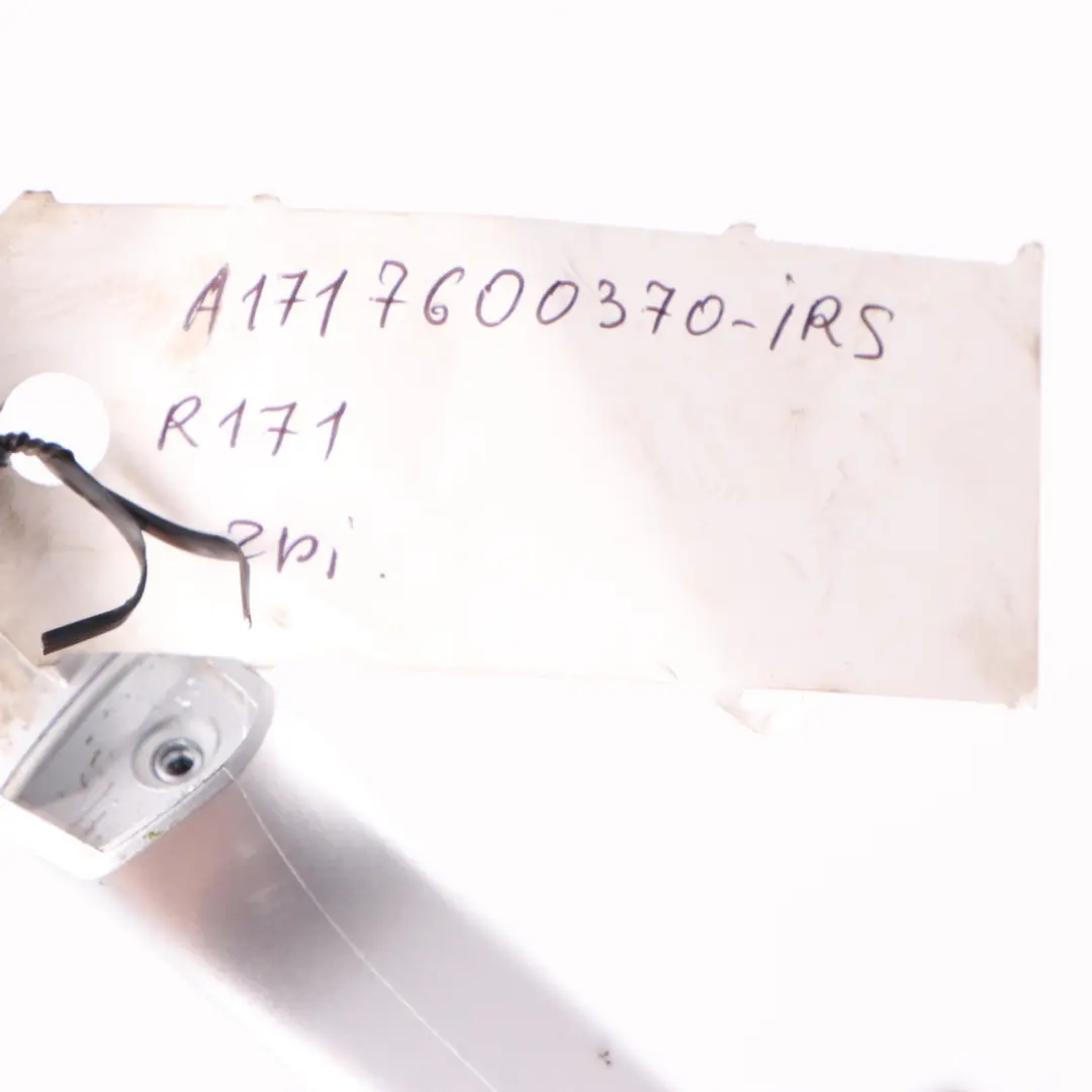 Poignée Porte Avant Gauche N/S Argent Iridium Métallisé 775 pour Mercedes SLK R171 à propos du numéro de pièce A1717600370 Mercedes SLK R171 Poignée Porte Avant Gauche N/S Argent Iridium Métallisé 775 - SKU A1717600370-IRS - Numéro de pièce A1717600370