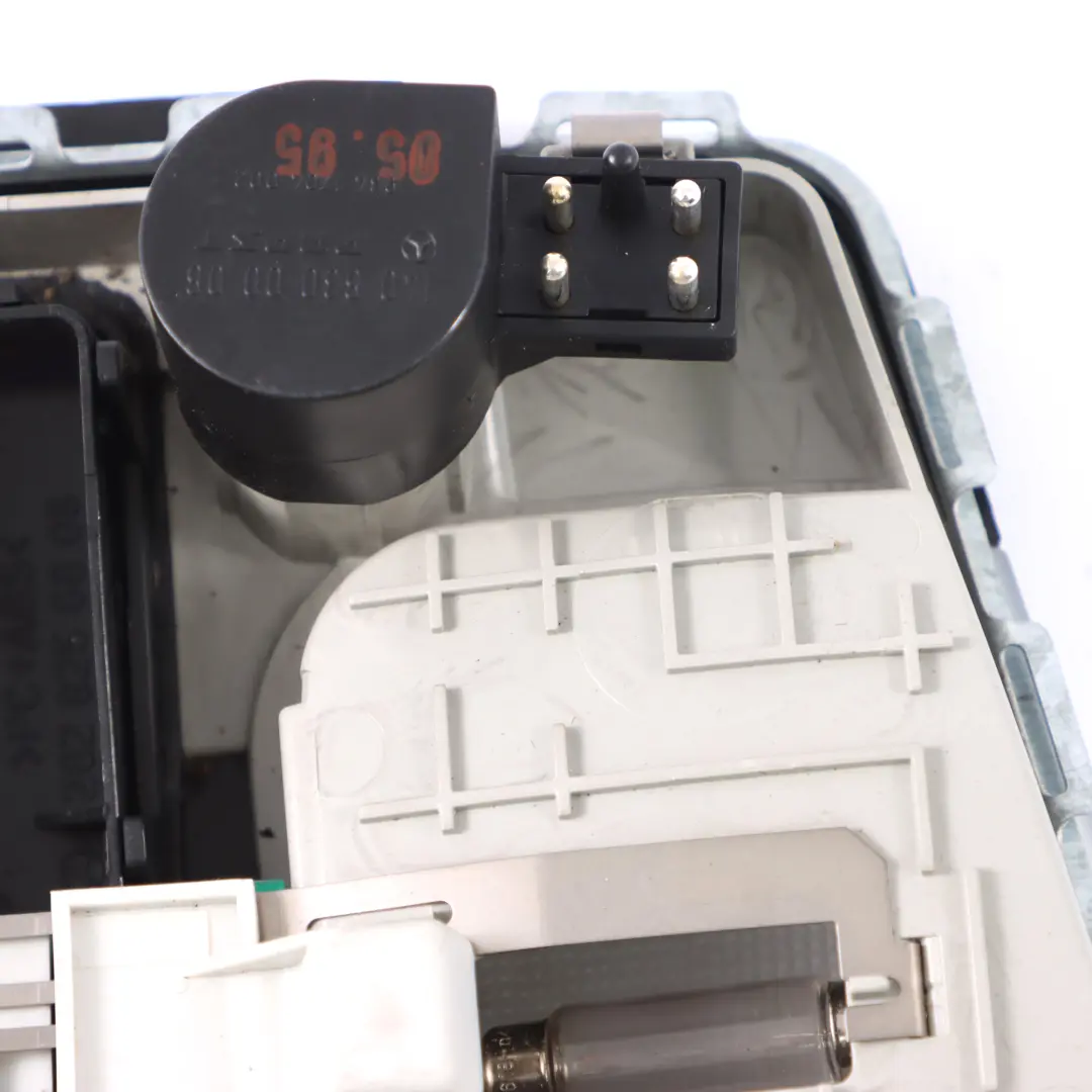 Dach leuchte Innen Vorderseite Schalterleiste Grau A6398201501 für Mercedes W639 mit Teilenummer A2028202301 Mercedes W639 Dach leuchte Innen Vorderseite Schalterleiste Grau A6398201501 - SKU rhd-A2028202301 - Teilenummer A2028202301