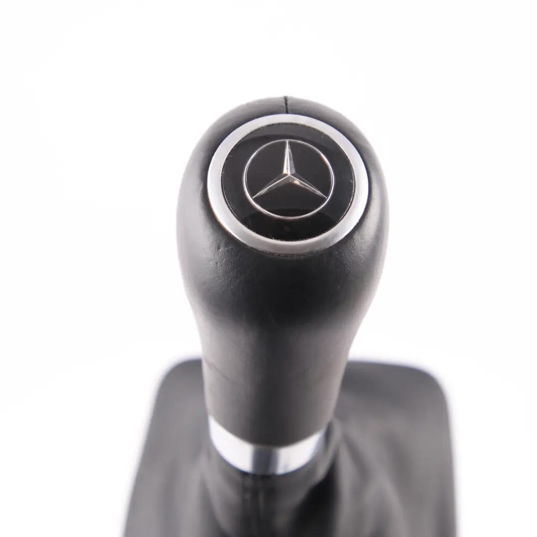 Mieszek Gałka Zmiany Biegów Automat do Mercedes W204 o numerze A2042677710 Mercedes W204 Mieszek Gałka Zmiany Biegów Automat - SKU A2042677710 - Numer Części A2042677710