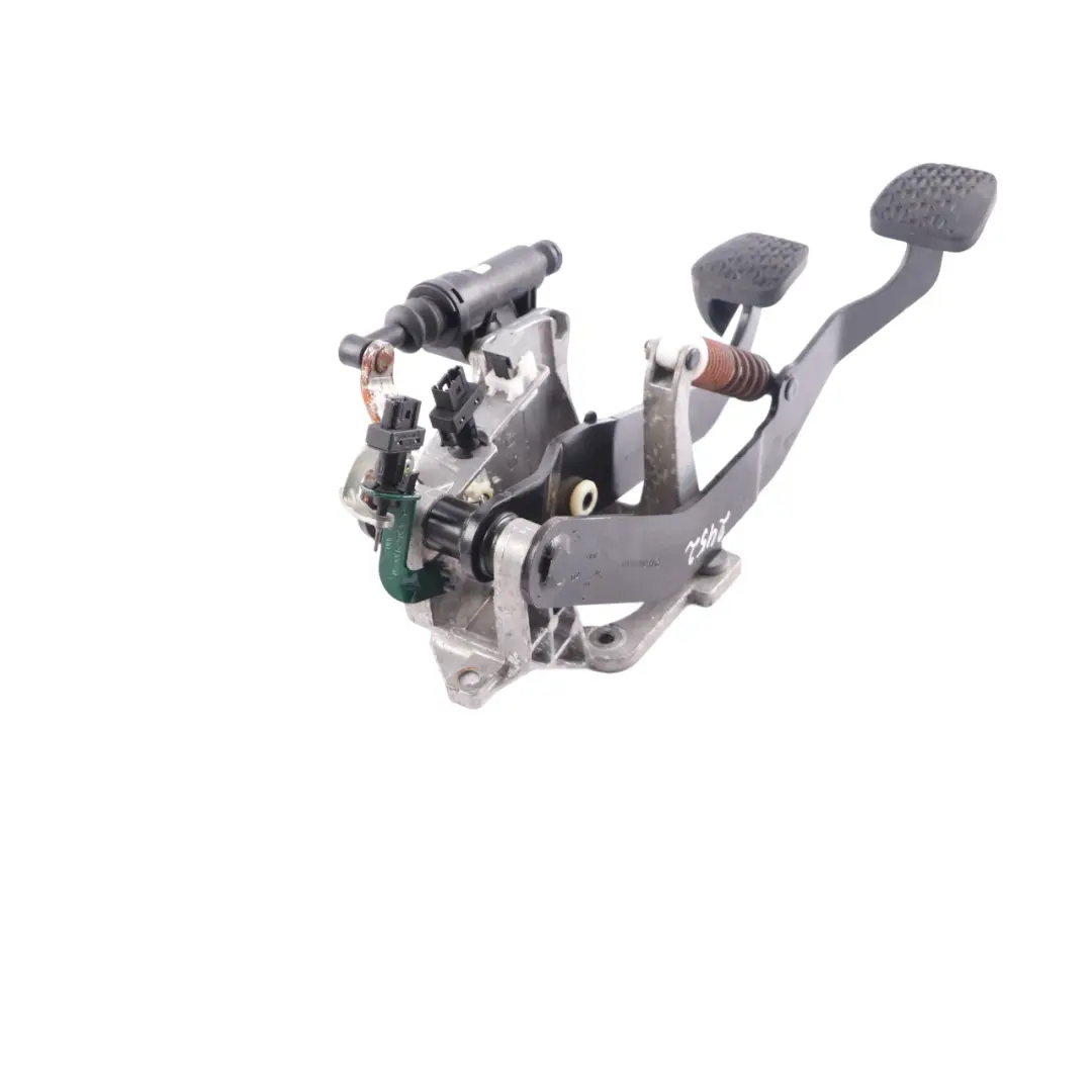 Brake Clutch Pedals Box Manual Transmission A2042909701 to Mercedes W204 W212 with Part number A2042908301 Mercedes W204 W212 Brake Clutch Pedals Box Manual Transmission A2042909701 - SKU rhd-A2042908301 - Part number A2042908301