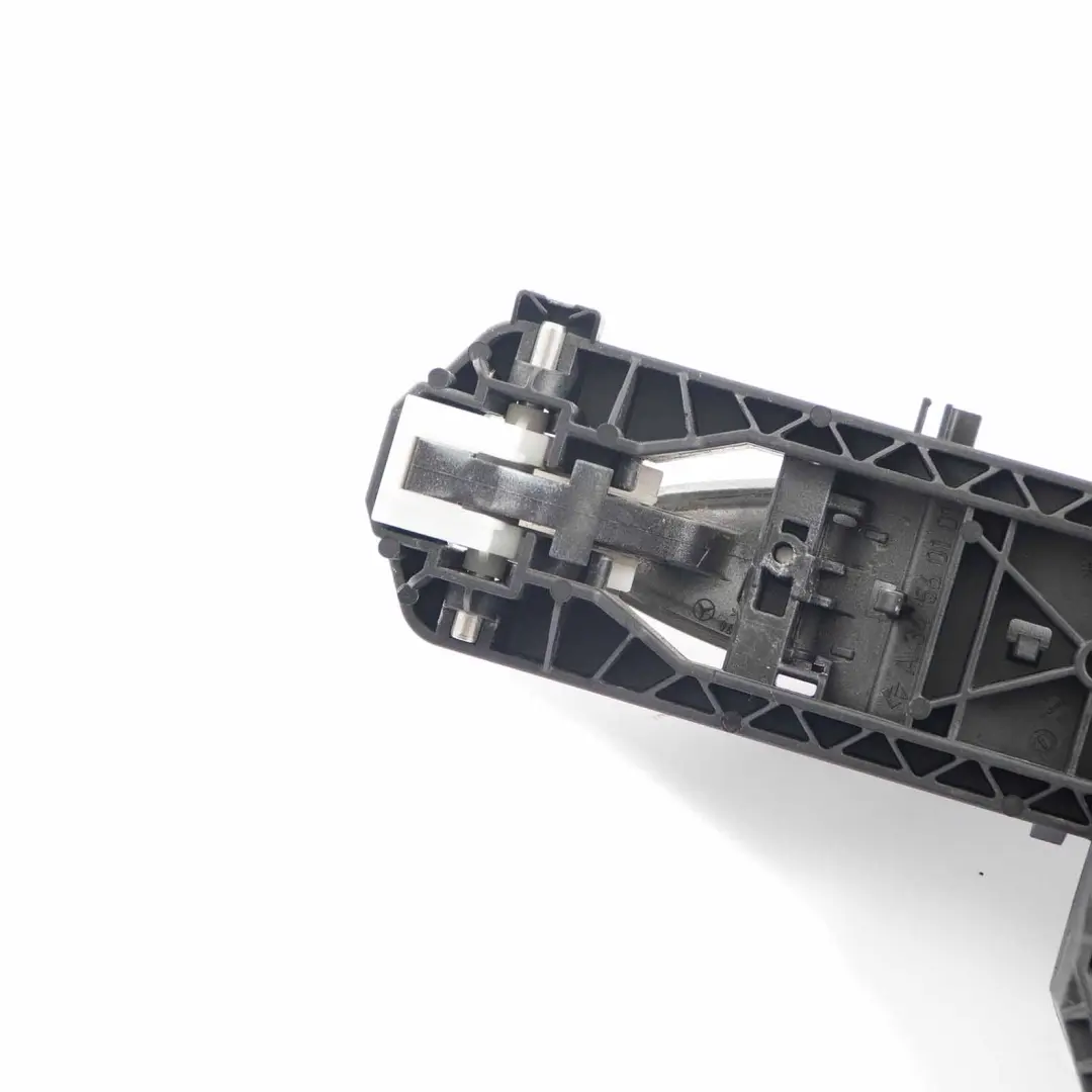 Door Handle Mercedes W204 Front Right O/S Lock Keyless Palladium Silver - 792 to with Part number A2047660225 Door Handle Mercedes W204 Front Right O/S Lock Keyless Palladium Silver - 792 - SKU rhd-A2047662025-PAL - Part number A2047660225