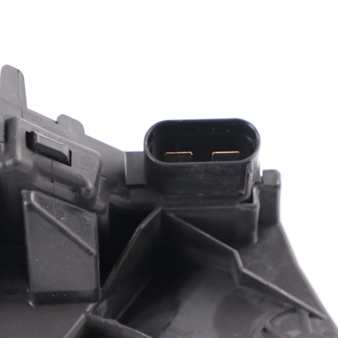 Fuse Box Relay Control Module Battery Terminal to Mercedes W205 with Part number A2055402250 Mercedes W205 Fuse Box Relay Control Module Battery Terminal - SKU rhd-A2055402250 - Part number A2055402250