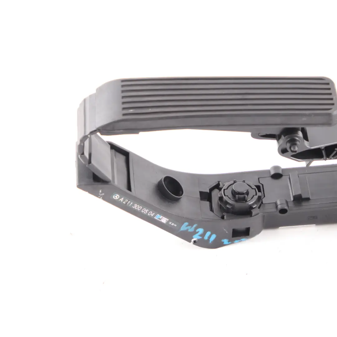 Mercedes-Benz E CLS Class S211 W211 W219 Accelerator Throttle Pedal to with Part number A2113000504 Mercedes-Benz E CLS Class S211 W211 W219 Accelerator Throttle Pedal - SKU rhd-A2113000504 - Part number A2113000504