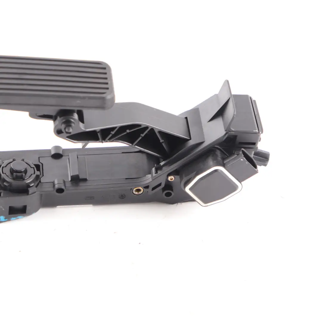 Mercedes-Benz E CLS Class S211 W211 W219 Accelerator Throttle Pedal to with Part number A2113000504 Mercedes-Benz E CLS Class S211 W211 W219 Accelerator Throttle Pedal - SKU rhd-A2113000504 - Part number A2113000504