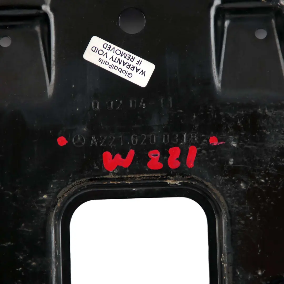 Mercedes W906 Support fixation bac rangement la batterie - SKU rhd-A2216200318 - Numéro de pièce A2216200318