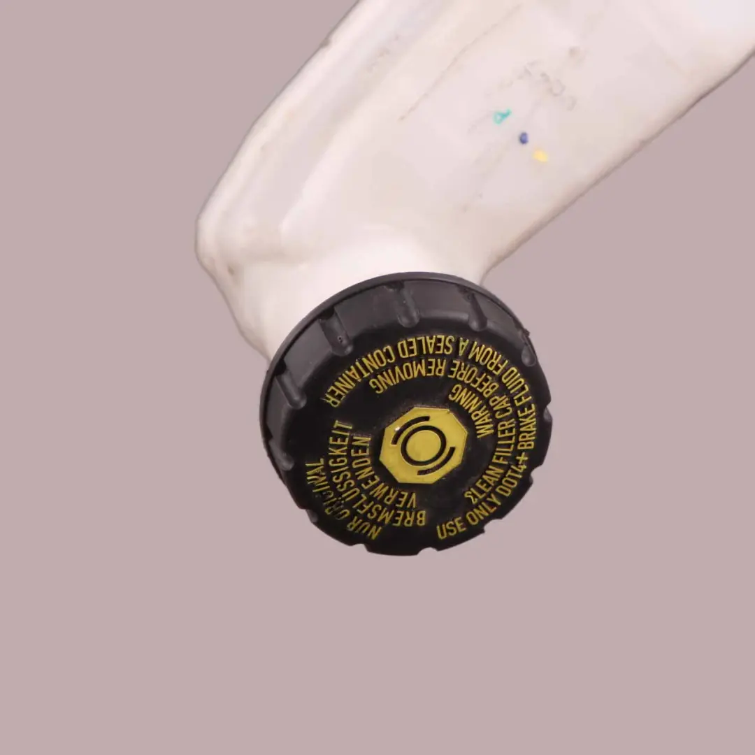 Servo Cylinder Mercedes W176 Brake Master Container Reservoir to with Part number A2464300401 Servo Cylinder Mercedes W176 Brake Master Container Reservoir - SKU rhd-A2464300401 - Part number A2464300401