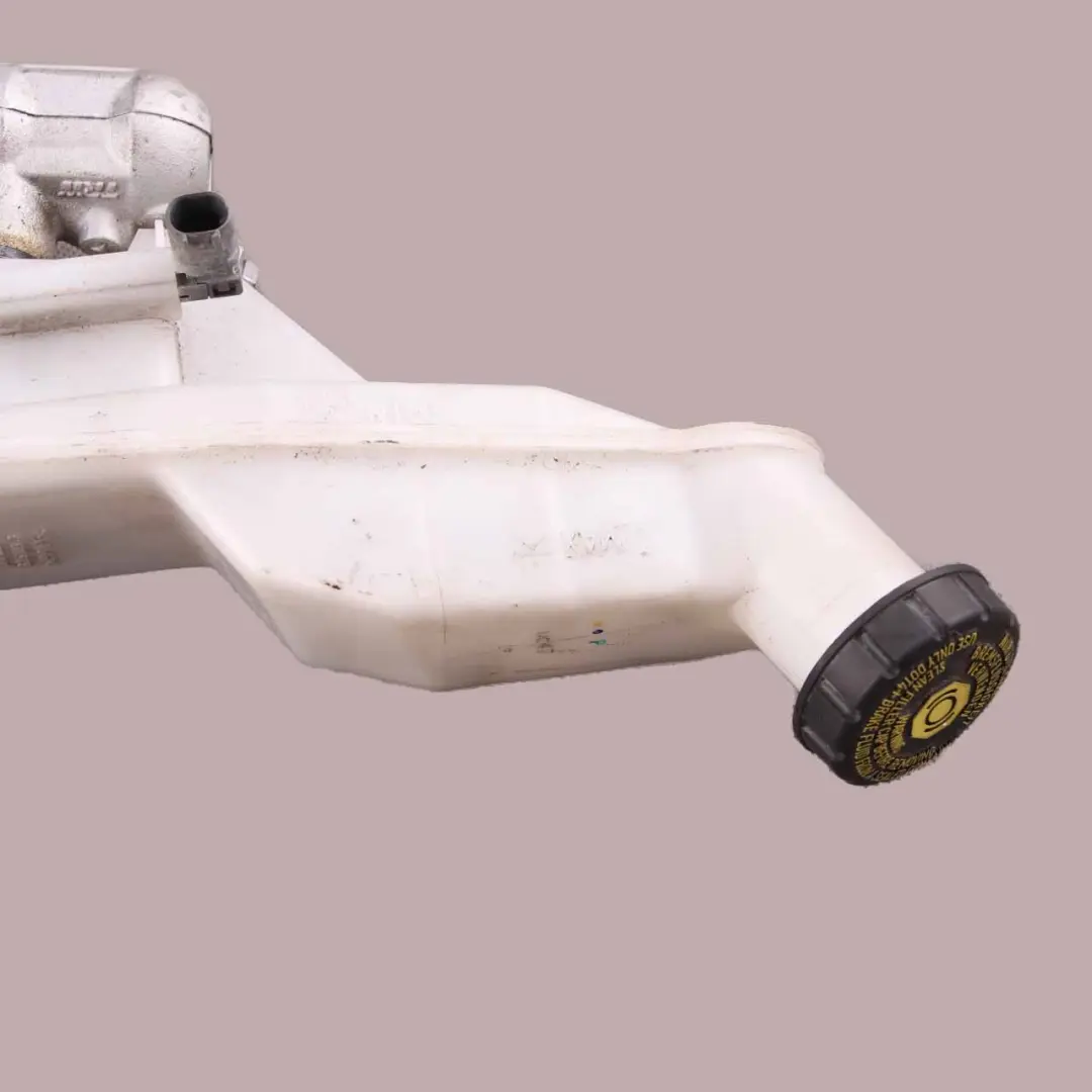 Servo Cylinder Mercedes W176 Brake Master Container Reservoir to with Part number A2464300401 Servo Cylinder Mercedes W176 Brake Master Container Reservoir - SKU rhd-A2464300401 - Part number A2464300401