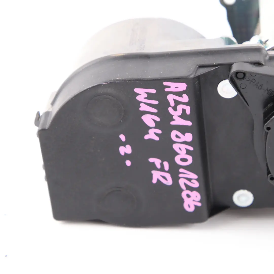 Belt Front Right O/S Safety Belt to Mercedes ML W164 Seat with Part number A2518601286 Mercedes ML W164 Seat Belt Front Right O/S Safety Belt - SKU rhd-A2518601286 - Part number A2518601286