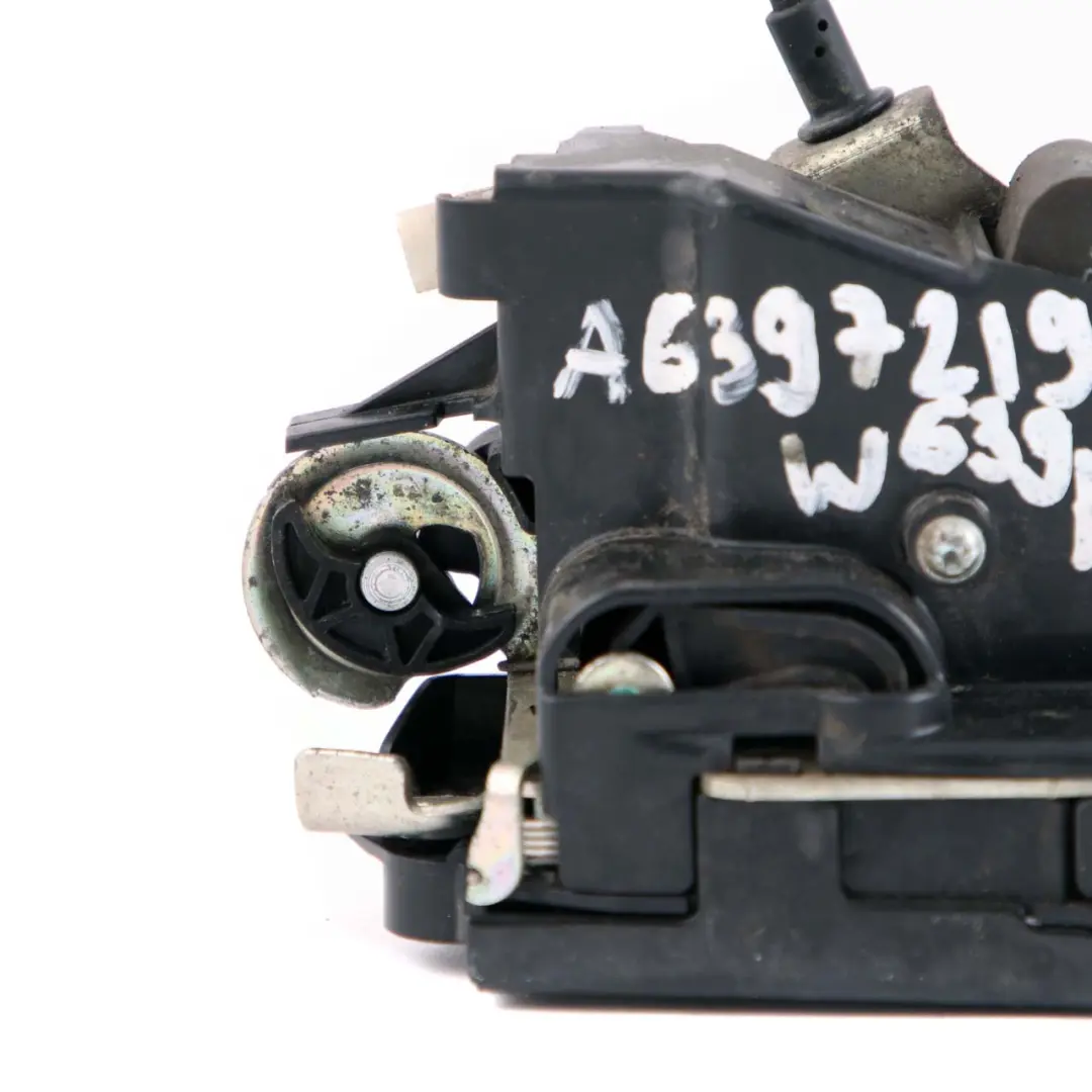 Door Lock Actuator Mechanism Front Right O/S to Mercedes Vito W639 with Part number A6397201935 Mercedes Vito W639 Door Lock Actuator Mechanism Front Right O/S - SKU rhd-A6397201935 - Part number A6397201935
